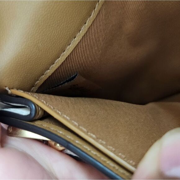 Coach Cream Quilted Leather Crossbody Bag with Gold Turnlock - Picture 4 of 13